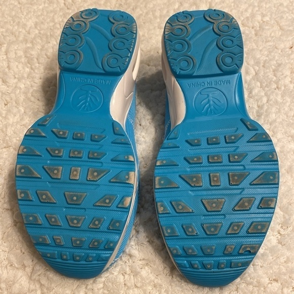 Womens Aertrex blue stretch nice slip on shoes.  Comfortable!!!! - Picture 5 of 6